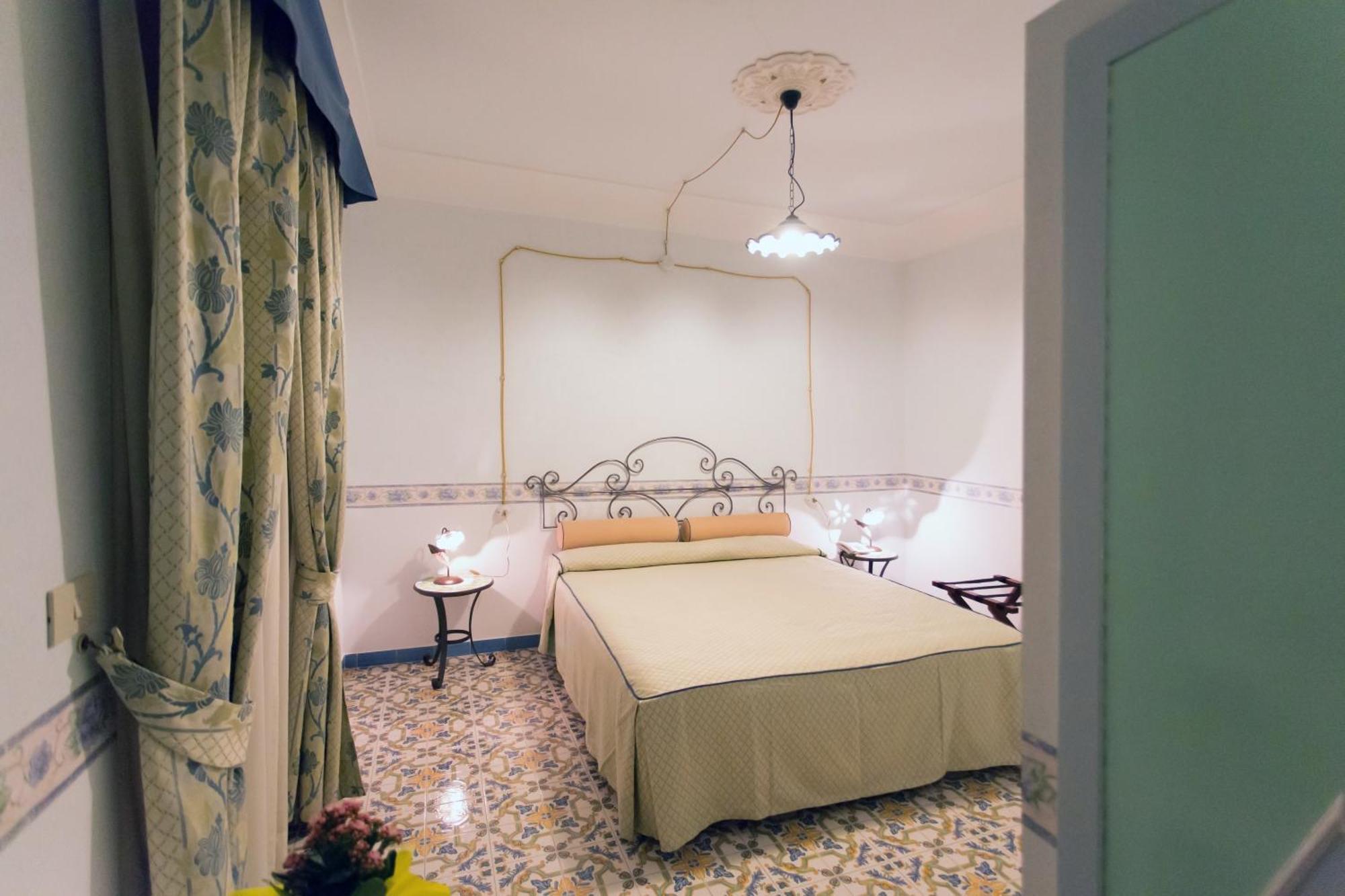 Отель Fico D'India Relais Фуроре Номер фото