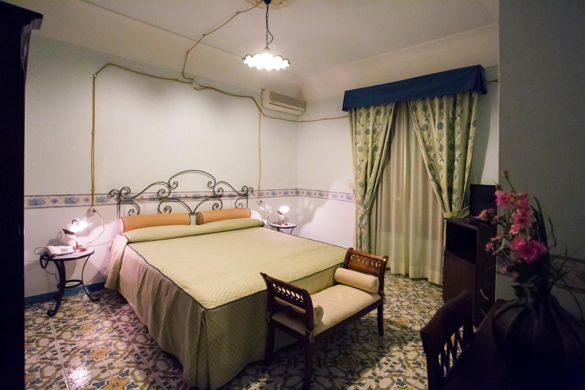 Отель Fico D'India Relais Фуроре Номер фото