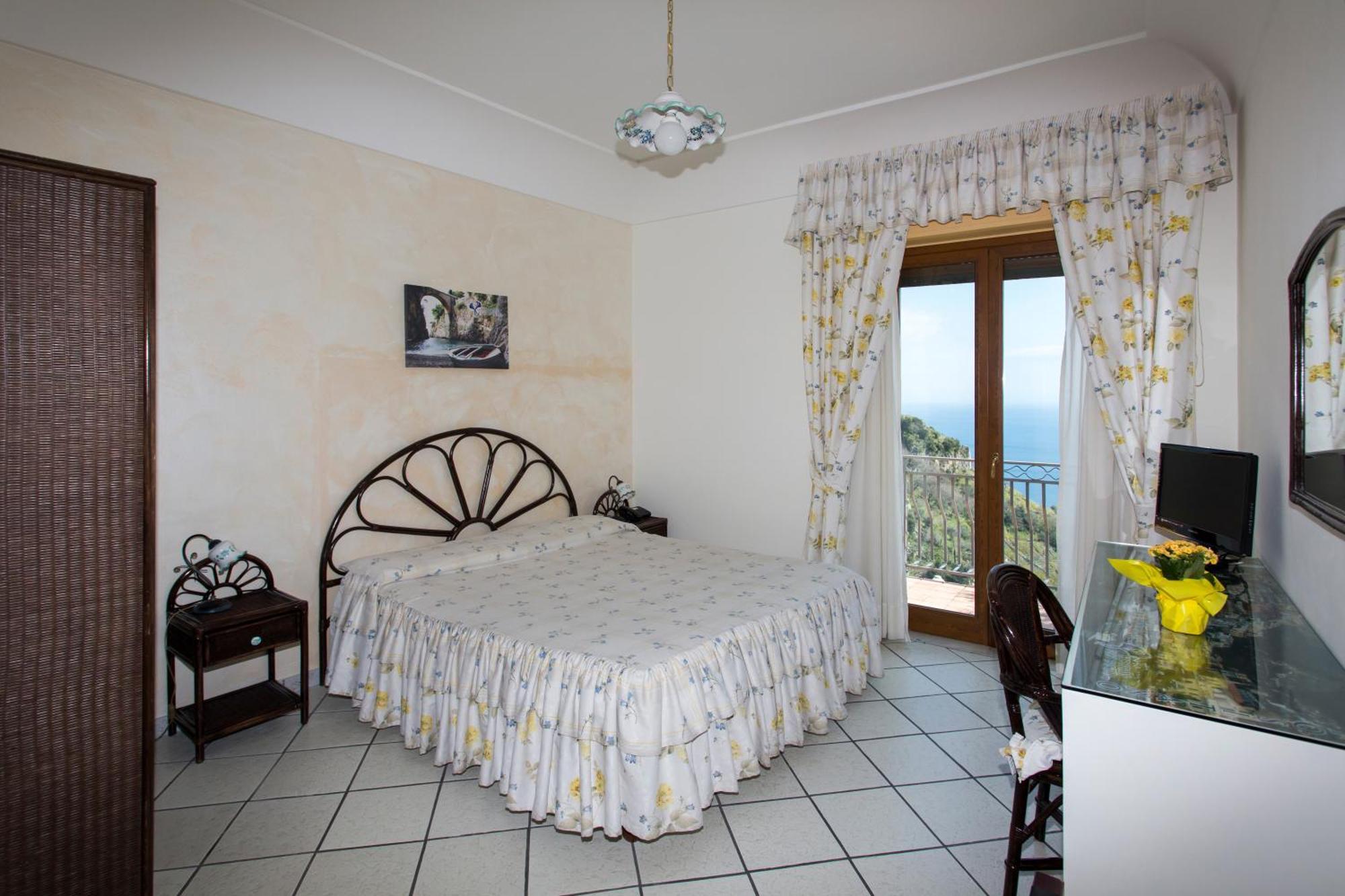 Отель Fico D'India Relais Фуроре Номер фото