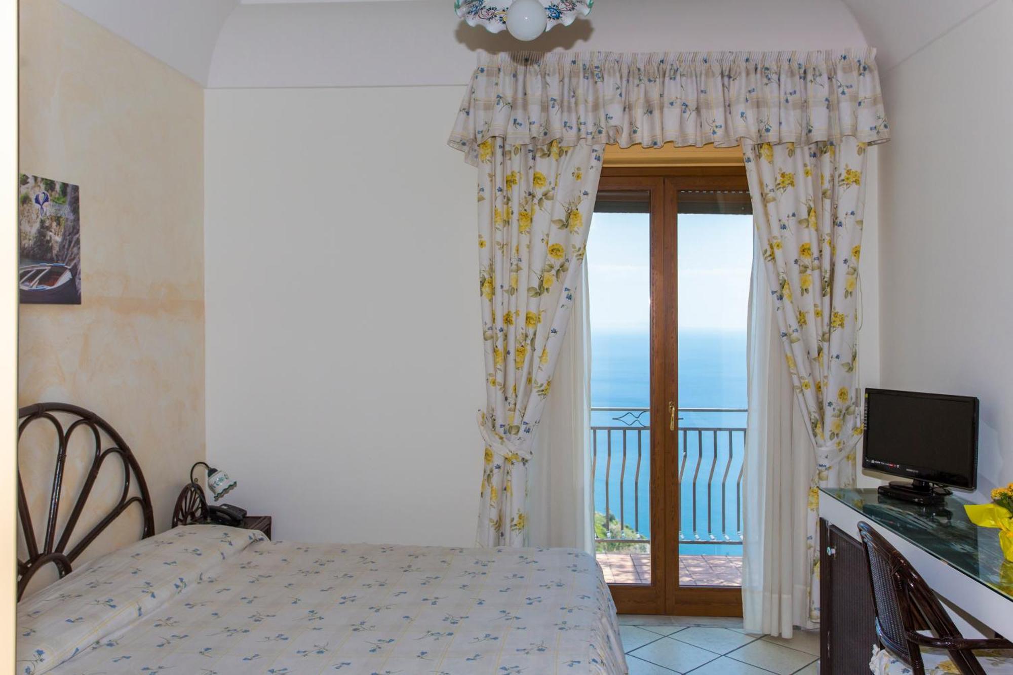 Отель Fico D'India Relais Фуроре Номер фото