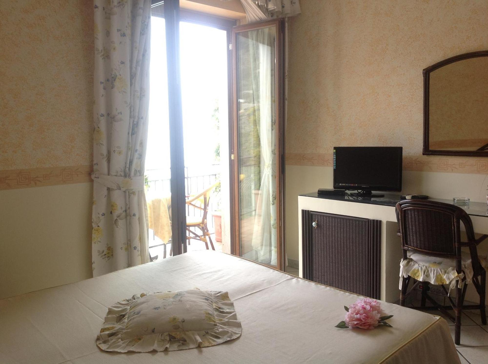 Отель Fico D'India Relais Фуроре Номер фото