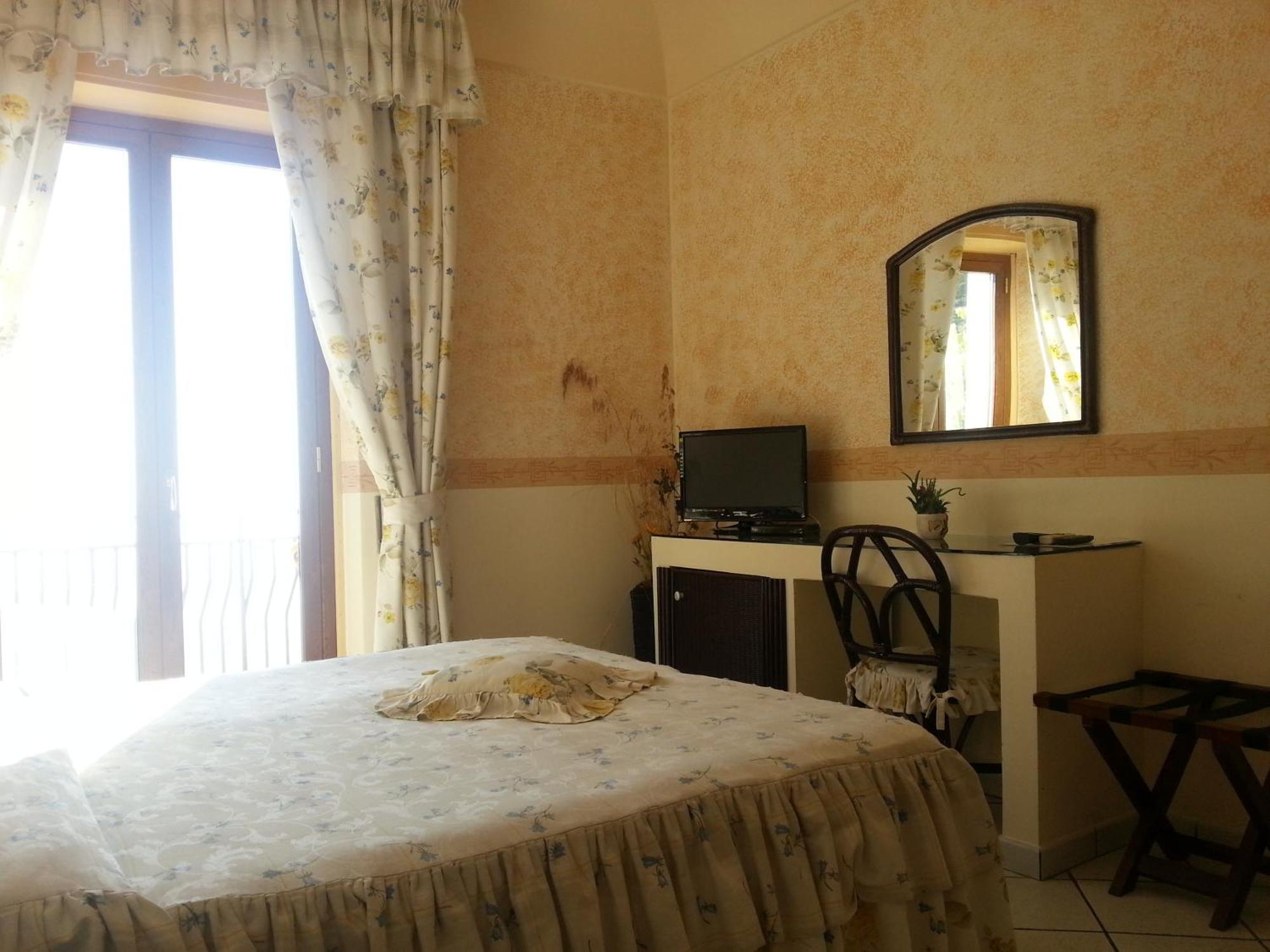 Отель Fico D'India Relais Фуроре Номер фото